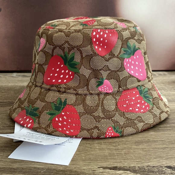 🍓Coach Signature Wild Strawberry Bucket Hat NTW - Picture 2 of 11